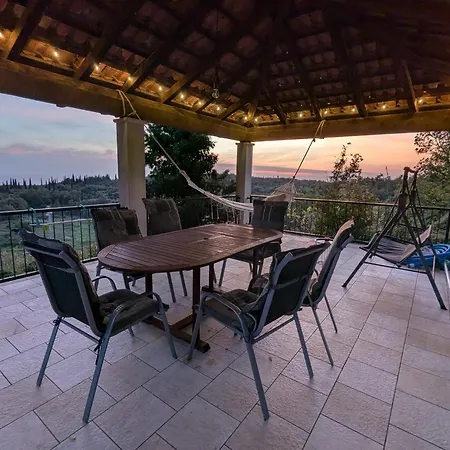 Skylight Et Separe Avec Terrasse Panoramique Avec Vue Et Piscine Privee * Cilipi
