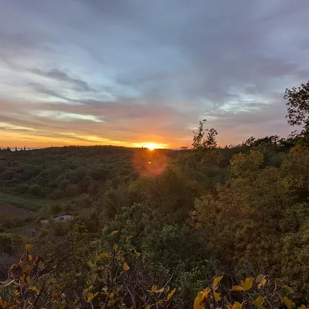 Skylight Et Separe Avec Terrasse Panoramique Avec Vue Et Piscine Privee Vila Cilipi