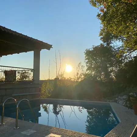 Skylight Et Separe Avec Terrasse Panoramique Avec Vue Et Piscine Privee *