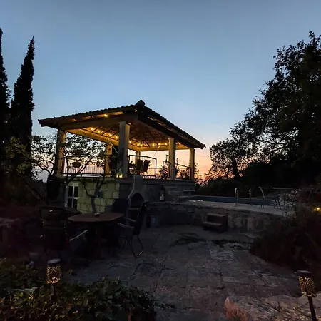 Skylight Et Separe Avec Terrasse Panoramique Avec Vue Et Piscine Privee