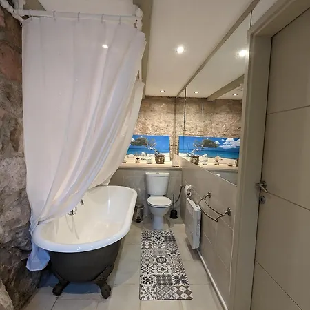 Skylight Et Separe Avec Terrasse Panoramique Avec Vue Et Piscine Privee Čilipi