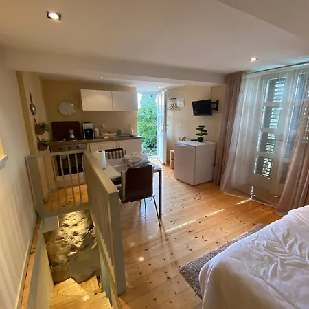 Skylight Et Separe Avec Terrasse Panoramique Avec Vue Et Piscine Privee Čilipi