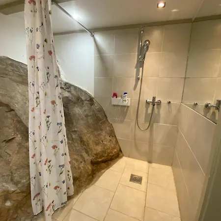 Skylight Et Separe Avec Terrasse Panoramique Avec Vue Et Piscine Privee Čilipi